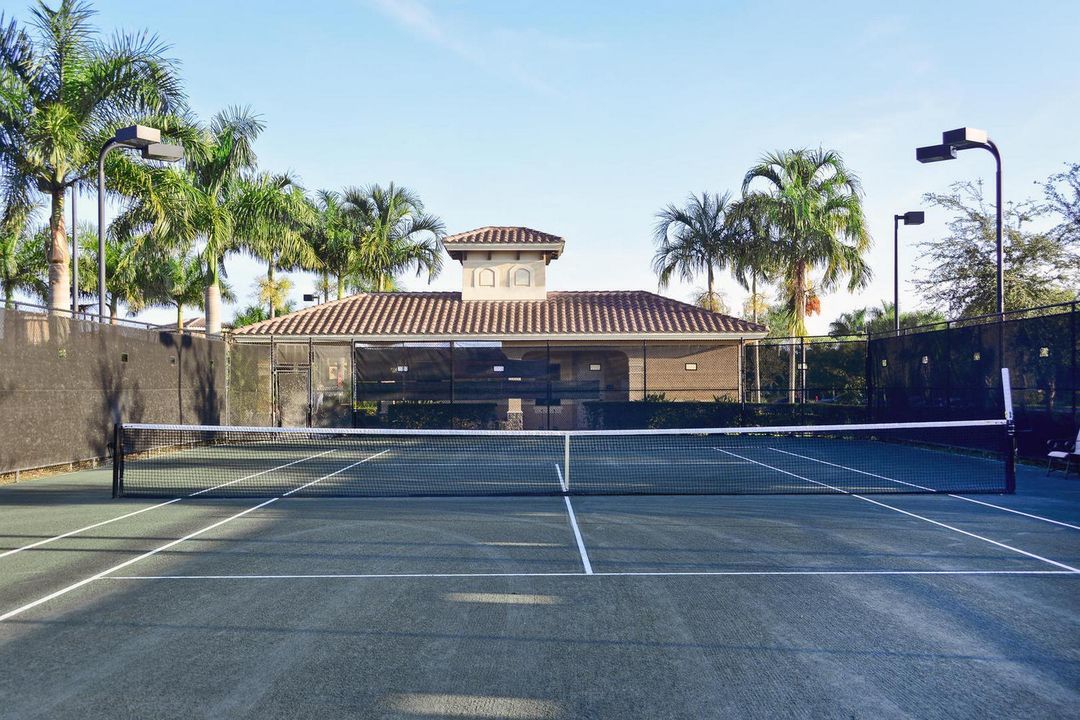 For Sale: $1,000,000 (3 beds, 2 baths, 2736 Square Feet)