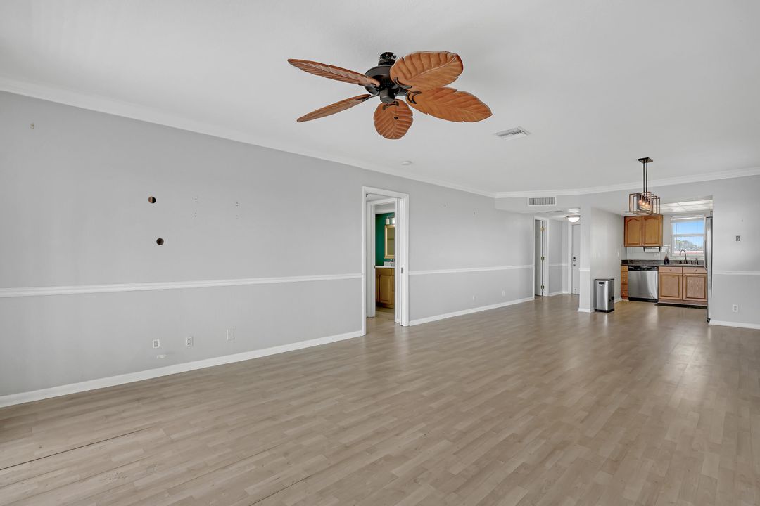 For Sale: $249,900 (2 beds, 2 baths, 886 Square Feet)