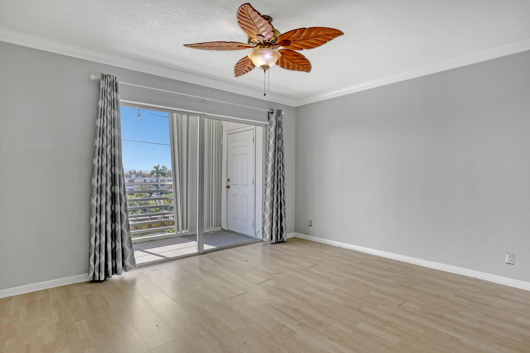 For Sale: $249,900 (2 beds, 2 baths, 886 Square Feet)