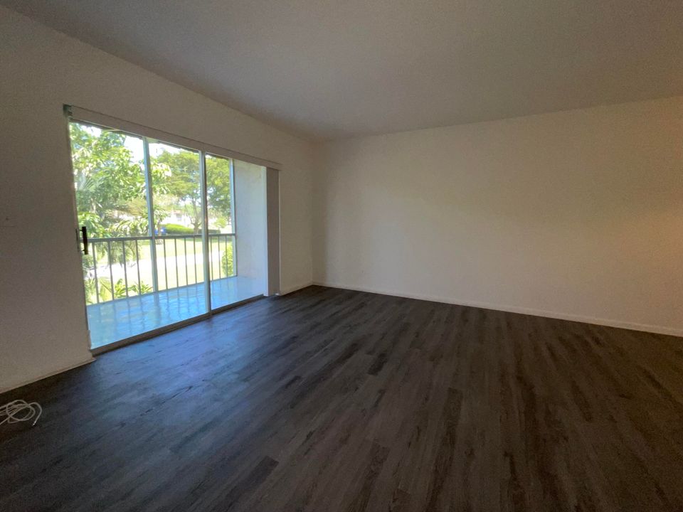 En Venta: $149,000 (2 camas, 2 baños, 925 Pies cuadrados)