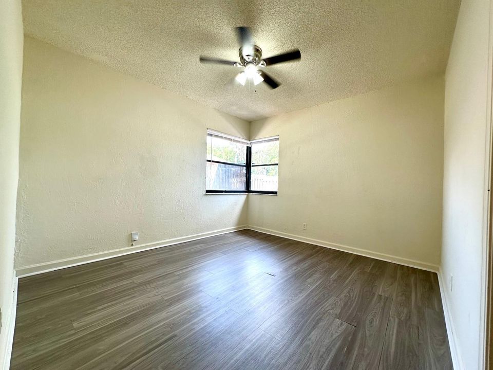 For Rent: $2,100 (2 beds, 1 baths, 903 Square Feet)