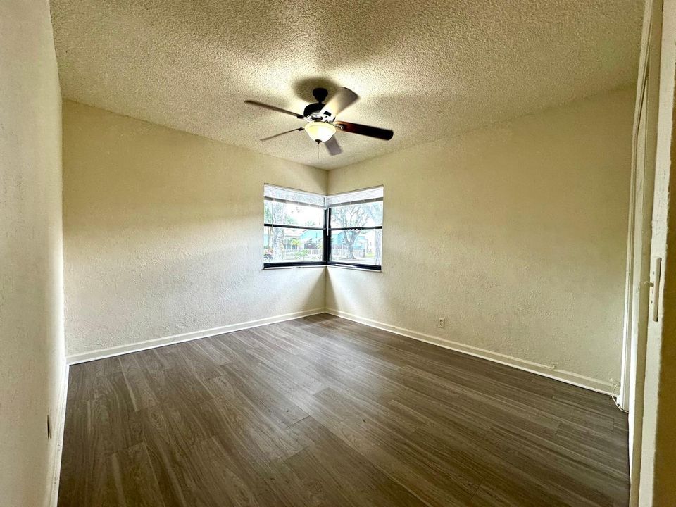 For Rent: $2,100 (2 beds, 1 baths, 903 Square Feet)