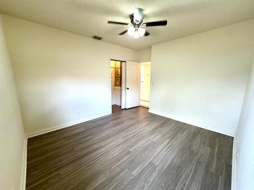 For Rent: $2,100 (2 beds, 1 baths, 903 Square Feet)