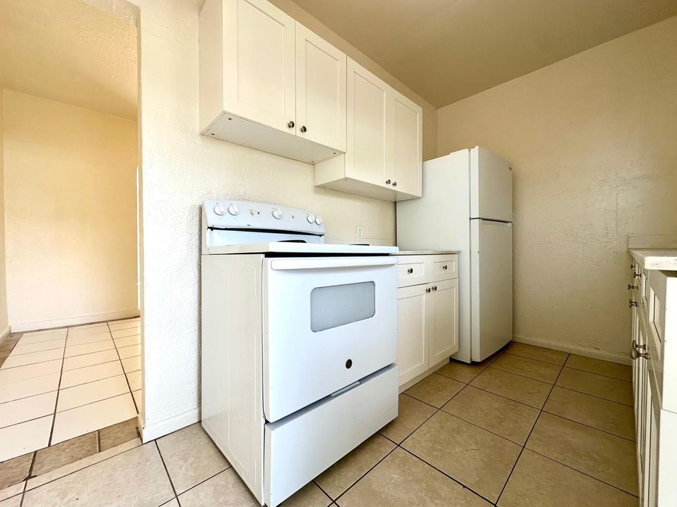 For Rent: $2,100 (2 beds, 1 baths, 903 Square Feet)