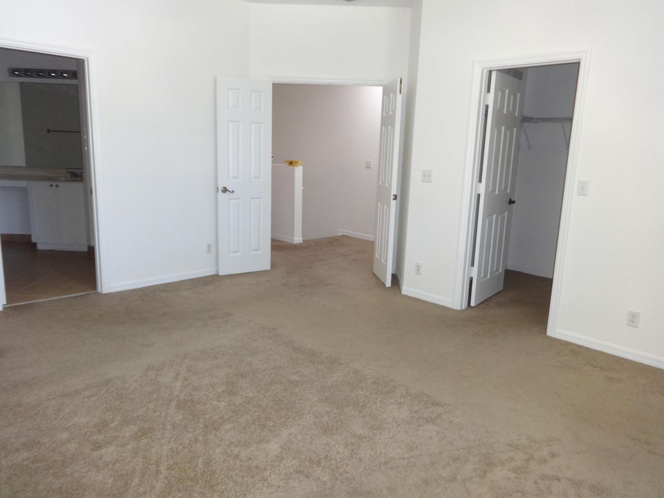 For Rent: $3,200 (3 beds, 2 baths, 1954 Square Feet)