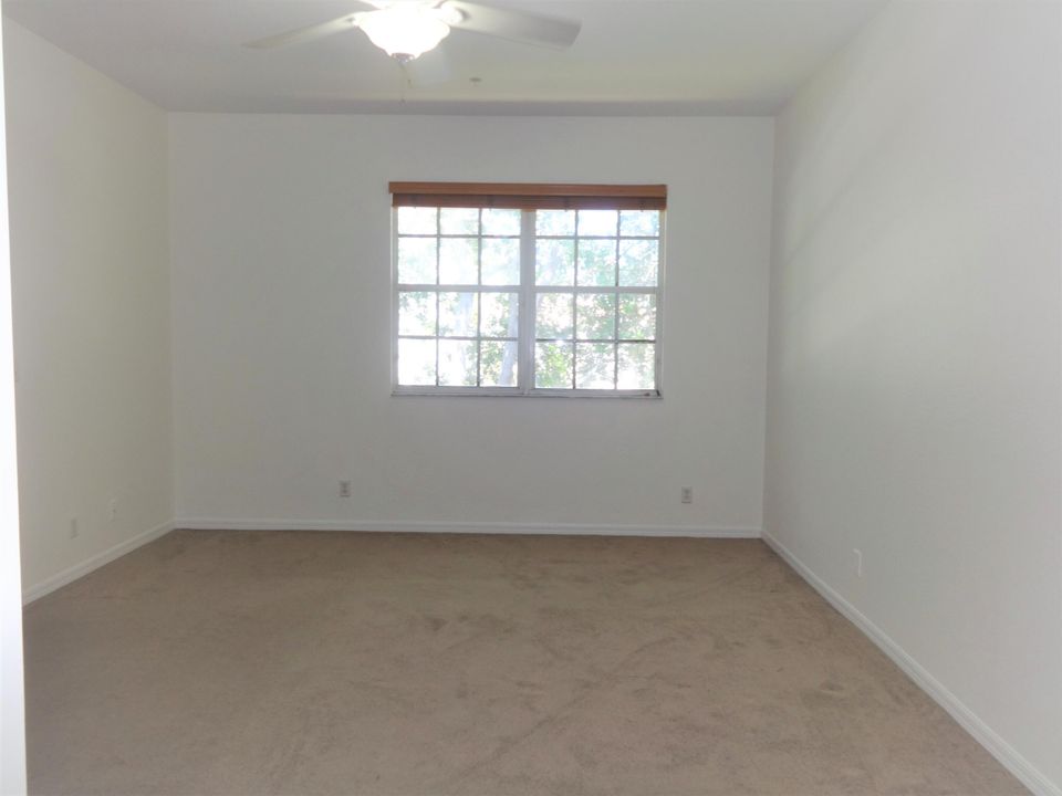 For Rent: $3,200 (3 beds, 2 baths, 1954 Square Feet)