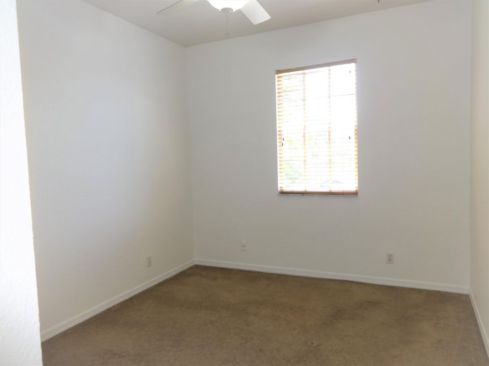 For Rent: $3,200 (3 beds, 2 baths, 1954 Square Feet)