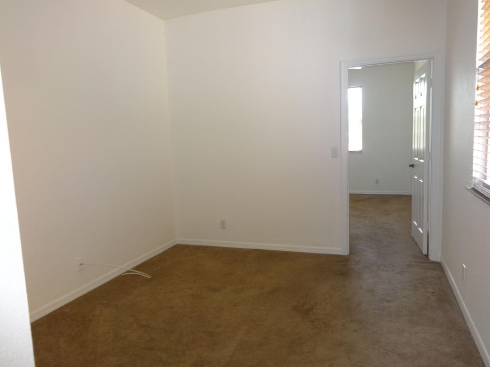 For Rent: $3,200 (3 beds, 2 baths, 1954 Square Feet)