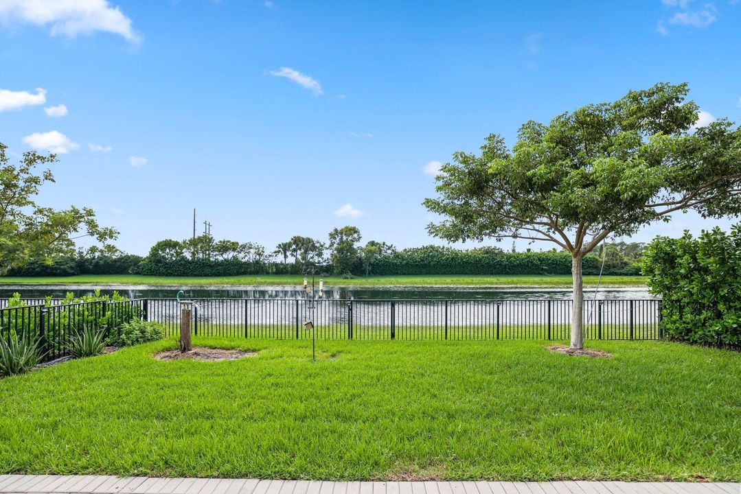 For Sale: $1,050,000 (5 beds, 3 baths, 2879 Square Feet)