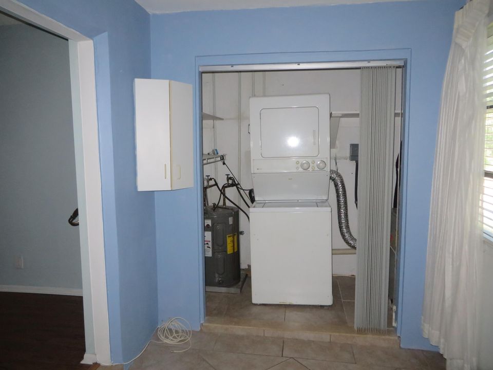 For Sale: $136,000 (2 beds, 2 baths, 861 Square Feet)