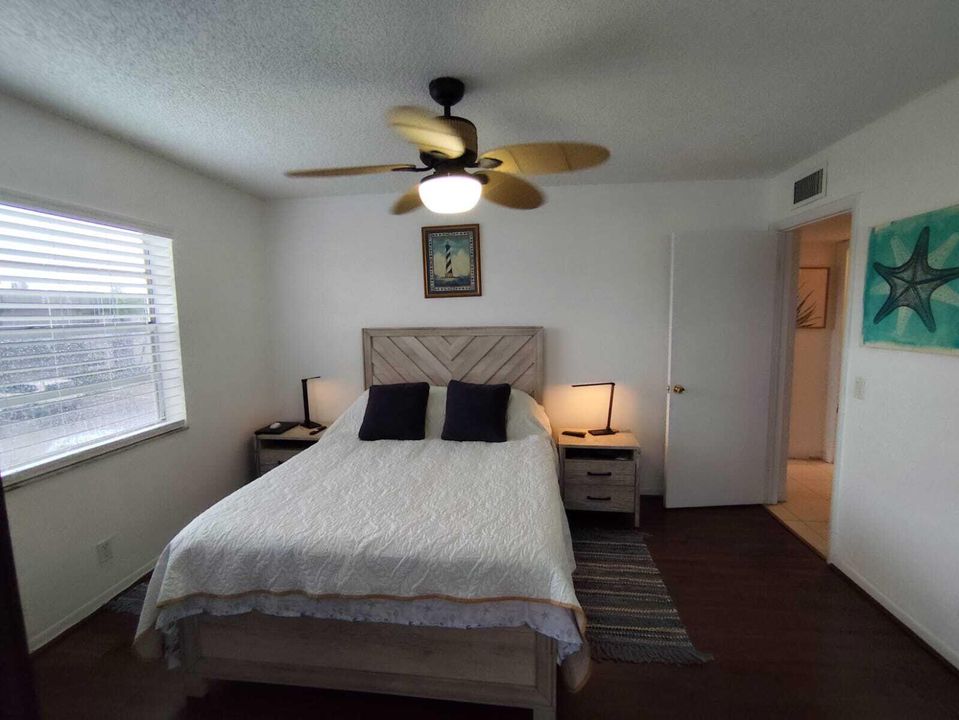 For Rent: $2,750 (2 beds, 2 baths, 910 Square Feet)