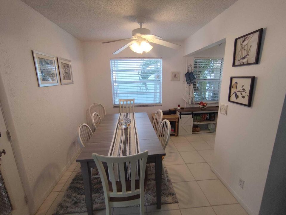 For Rent: $2,750 (2 beds, 2 baths, 910 Square Feet)