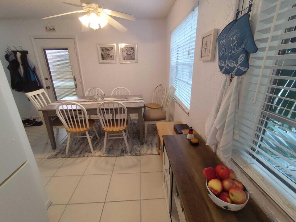 For Rent: $2,750 (2 beds, 2 baths, 910 Square Feet)