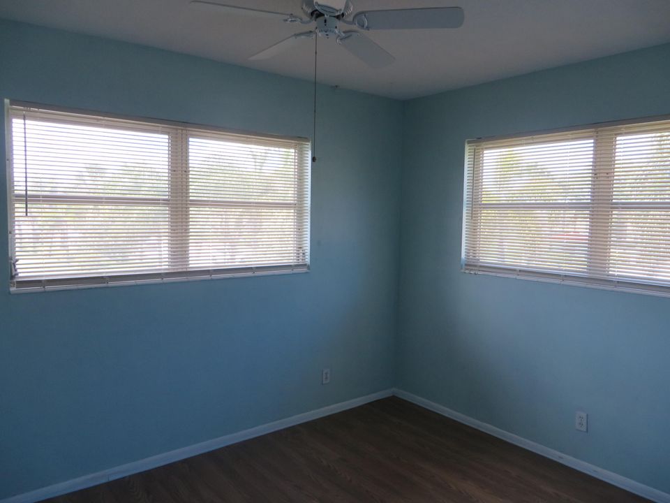 For Sale: $136,000 (2 beds, 2 baths, 861 Square Feet)