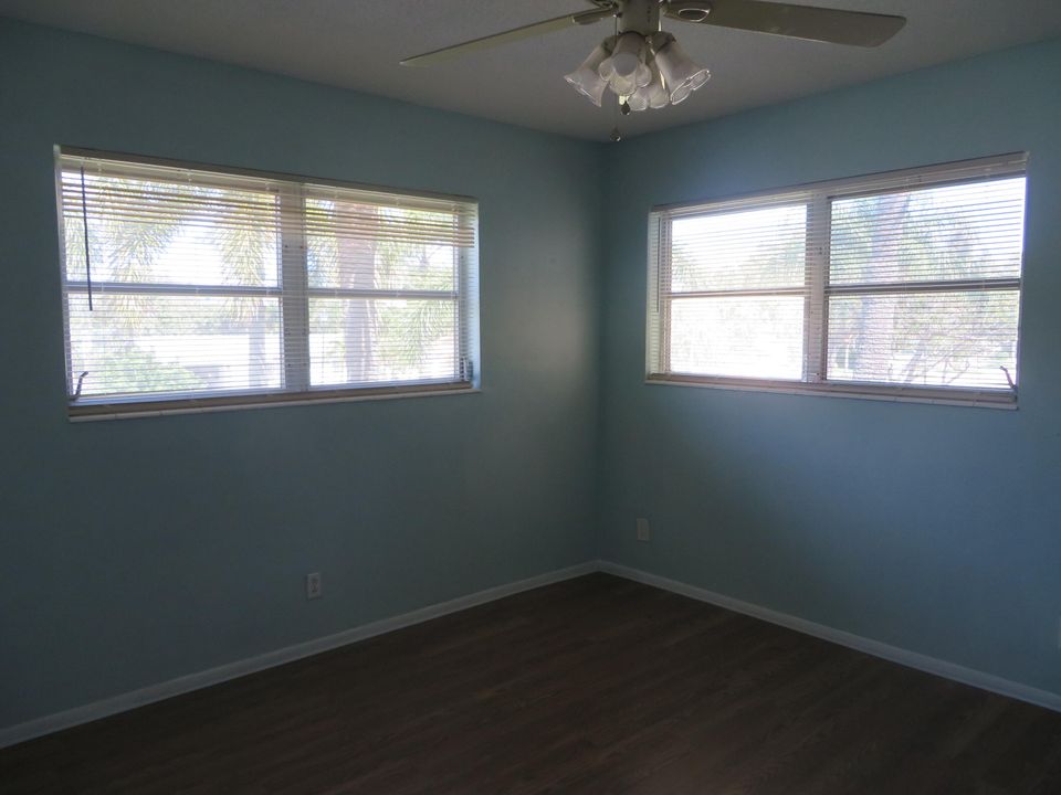 For Sale: $136,000 (2 beds, 2 baths, 861 Square Feet)