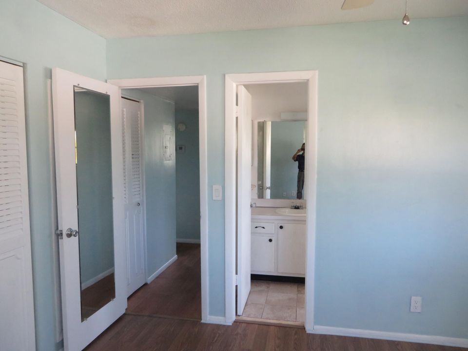 For Sale: $136,000 (2 beds, 2 baths, 861 Square Feet)