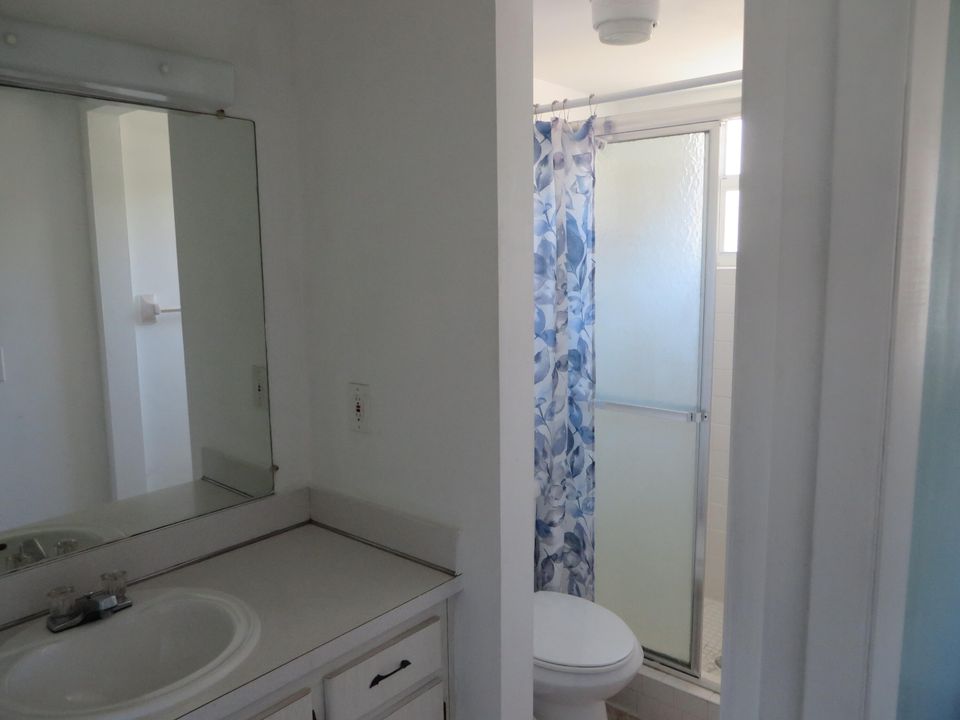 For Sale: $136,000 (2 beds, 2 baths, 861 Square Feet)