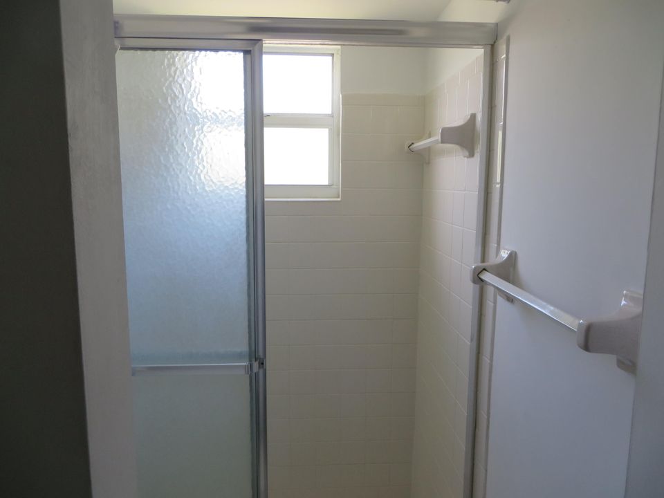 For Sale: $136,000 (2 beds, 2 baths, 861 Square Feet)