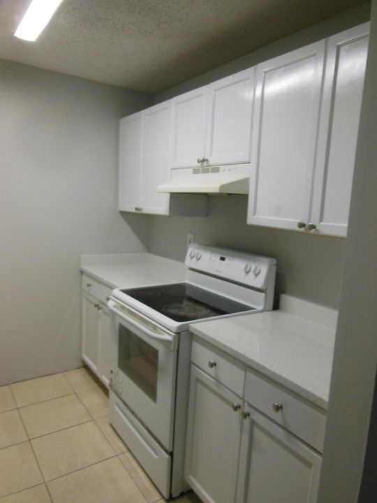 For Rent: $2,000 (2 beds, 2 baths, 921 Square Feet)