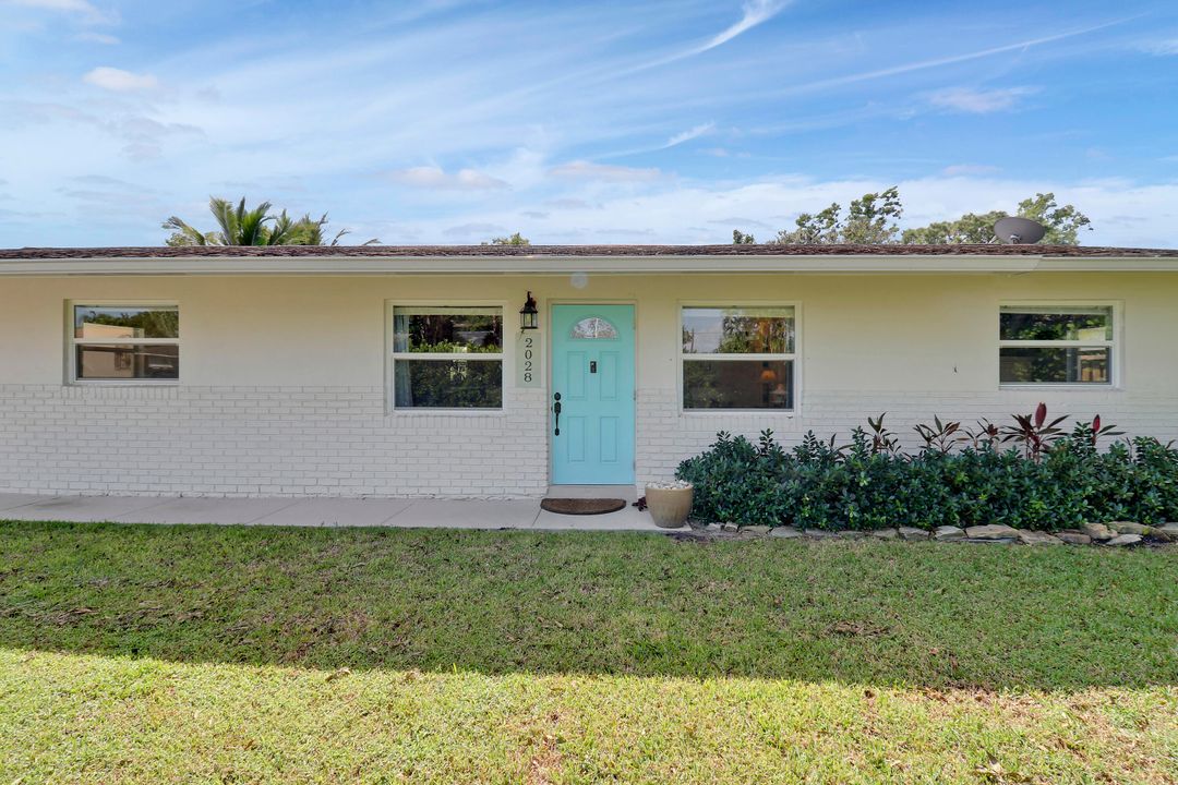 For Sale: $444,000 (3 beds, 2 baths, 1392 Square Feet)