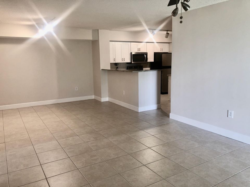 For Rent: $2,600 (3 beds, 2 baths, 1227 Square Feet)