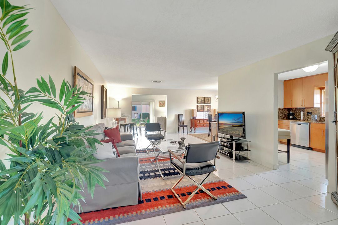 For Sale: $365,000 (2 beds, 2 baths, 1527 Square Feet)