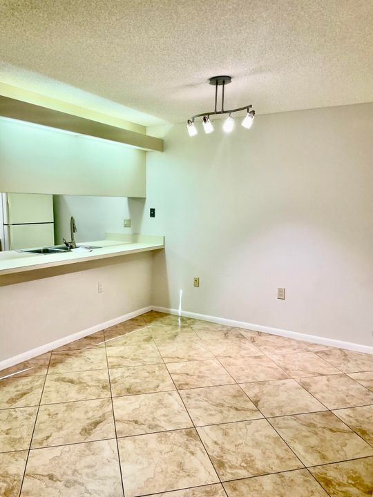 For Rent: $2,700 (2 beds, 2 baths, 1236 Square Feet)