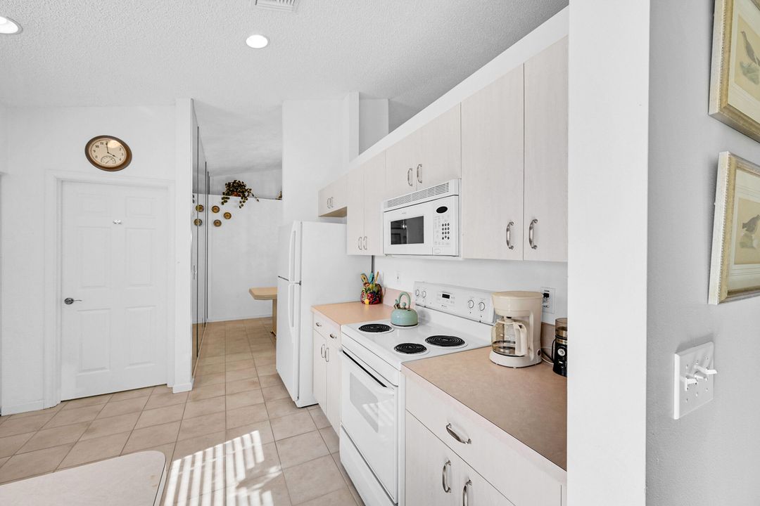 For Sale: $415,000 (2 beds, 2 baths, 1748 Square Feet)