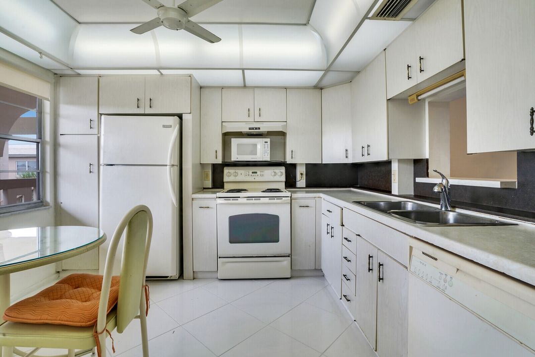 For Sale: $150,000 (2 beds, 2 baths, 1156 Square Feet)