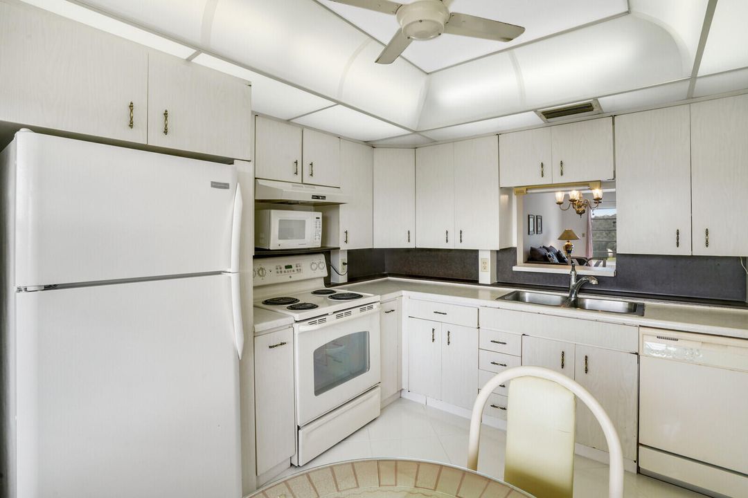 For Sale: $150,000 (2 beds, 2 baths, 1156 Square Feet)