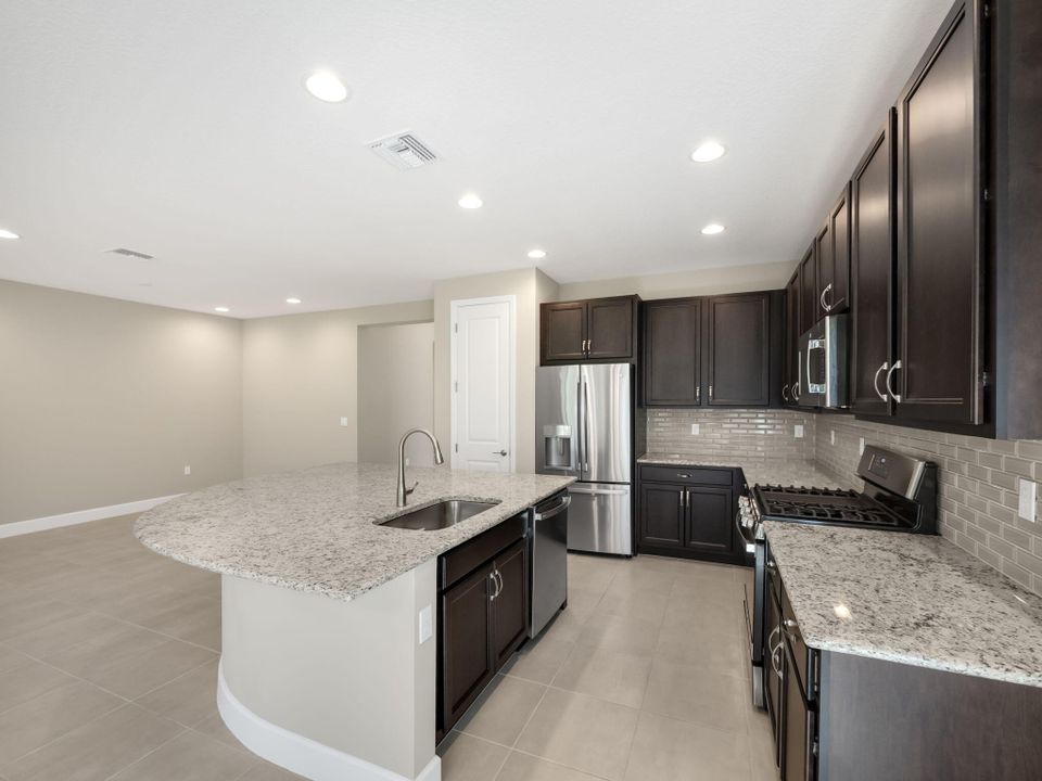 For Sale: $575,000 (2 beds, 2 baths, 2167 Square Feet)