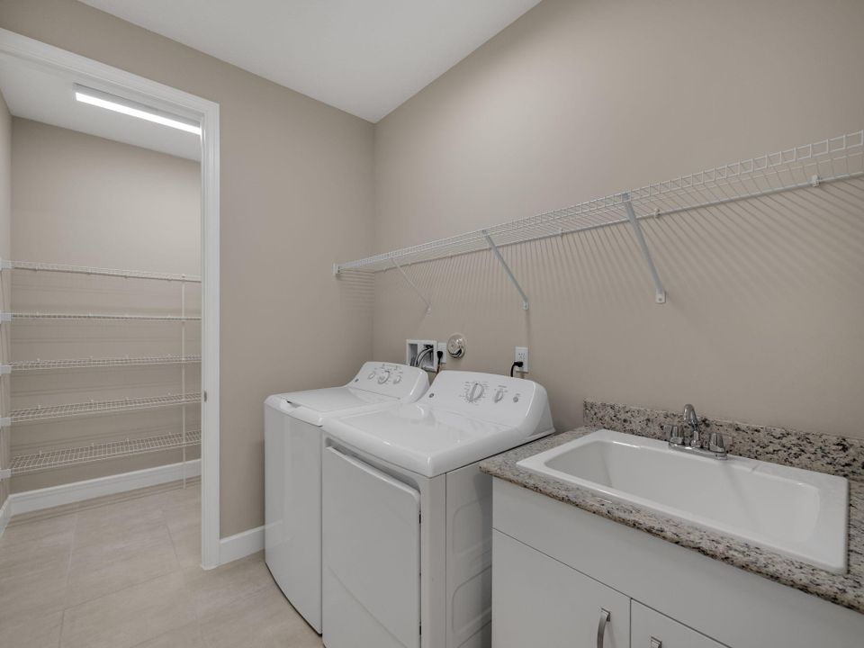 For Sale: $575,000 (2 beds, 2 baths, 2167 Square Feet)