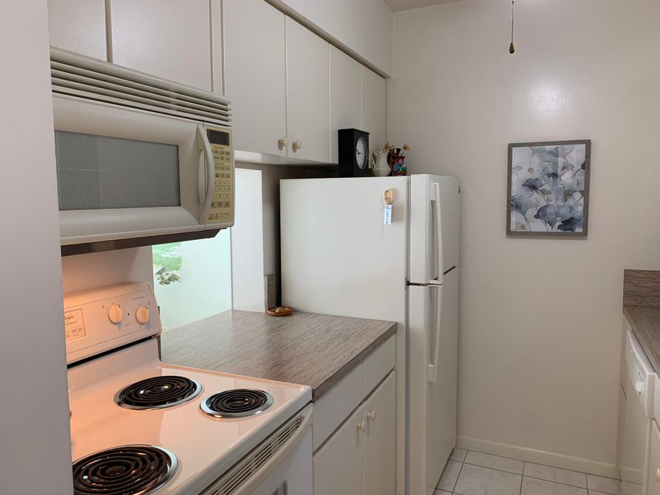 For Rent: $2,700 (1 beds, 1 baths, 645 Square Feet)