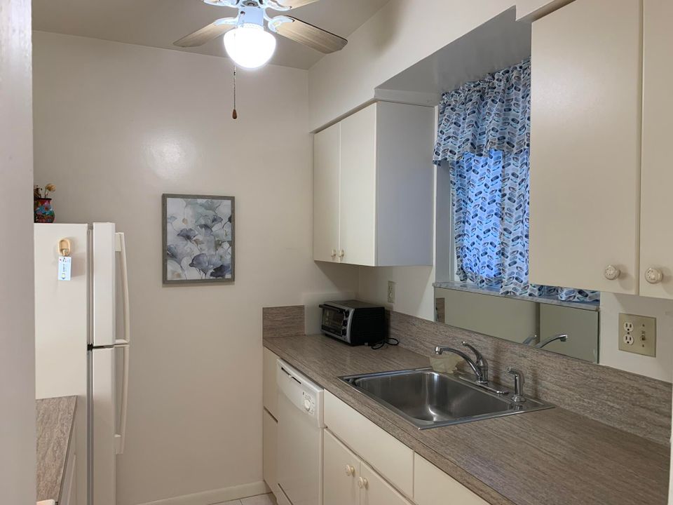 For Rent: $2,700 (1 beds, 1 baths, 645 Square Feet)