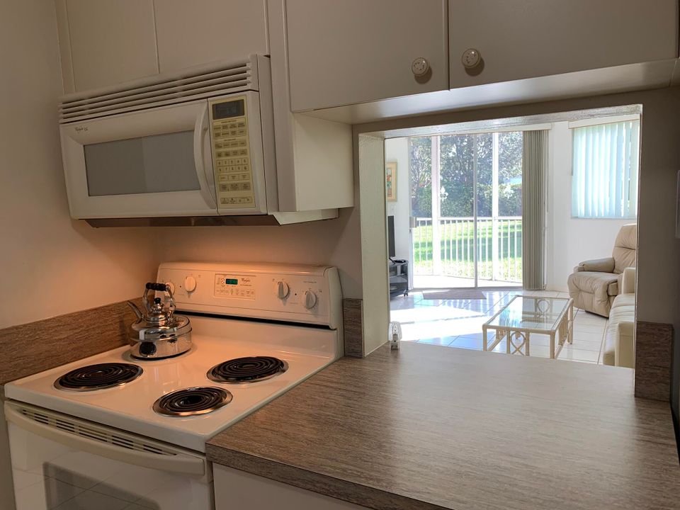 For Rent: $2,700 (1 beds, 1 baths, 645 Square Feet)