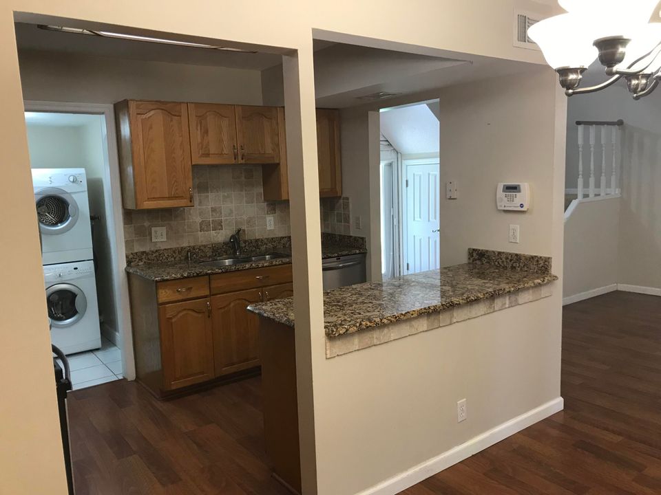 For Sale: $324,000 (2 beds, 1 baths, 1054 Square Feet)