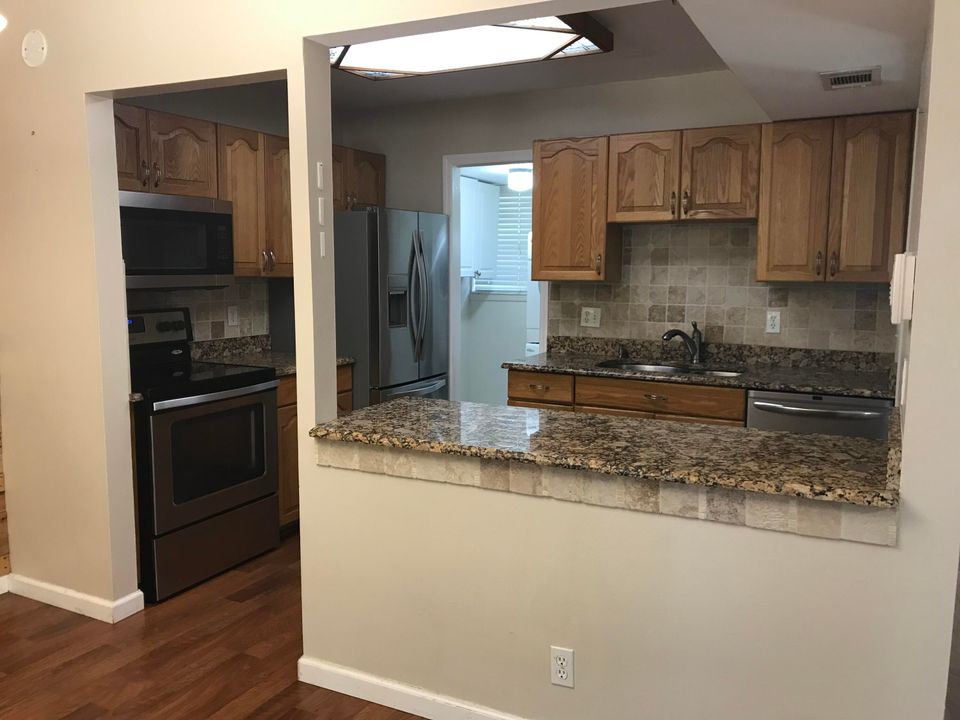 For Sale: $324,000 (2 beds, 1 baths, 1054 Square Feet)