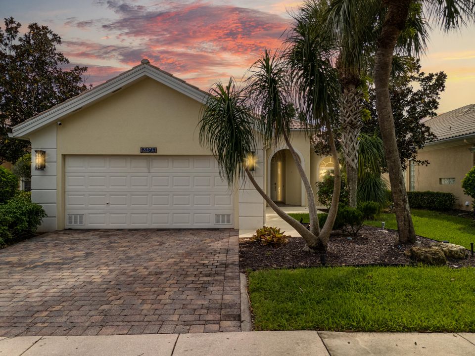 For Sale: $750,000 (3 beds, 2 baths, 2001 Square Feet)