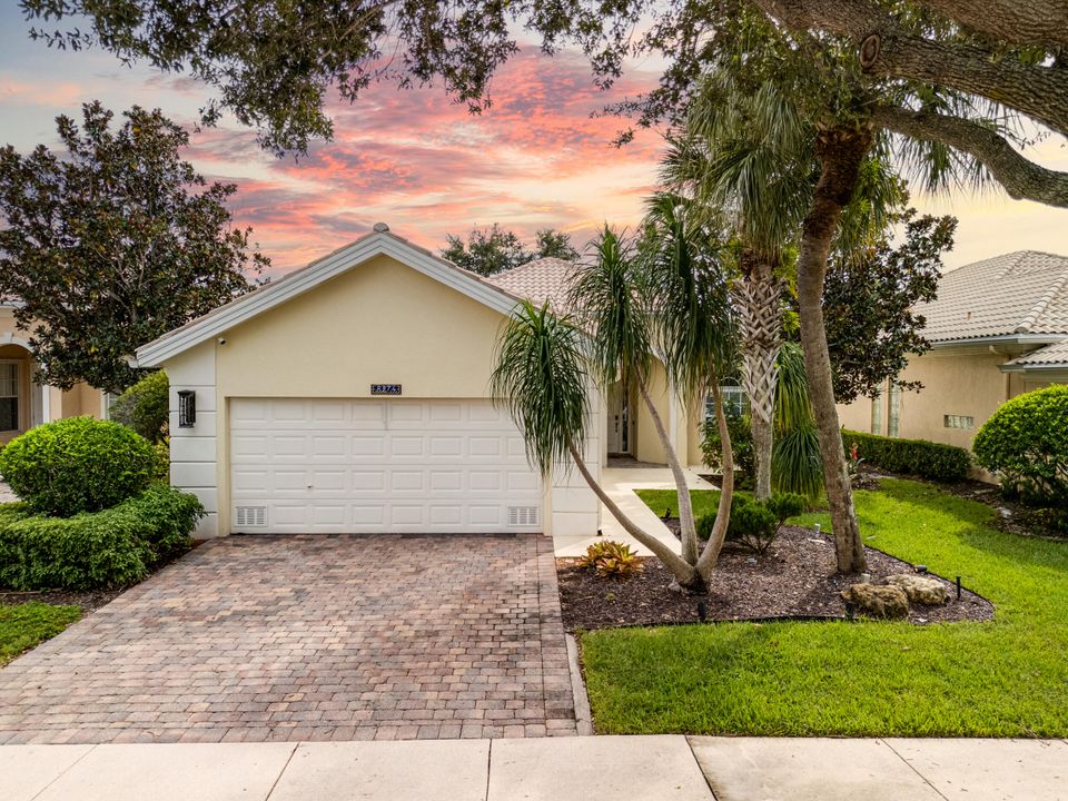 For Sale: $750,000 (3 beds, 2 baths, 2001 Square Feet)