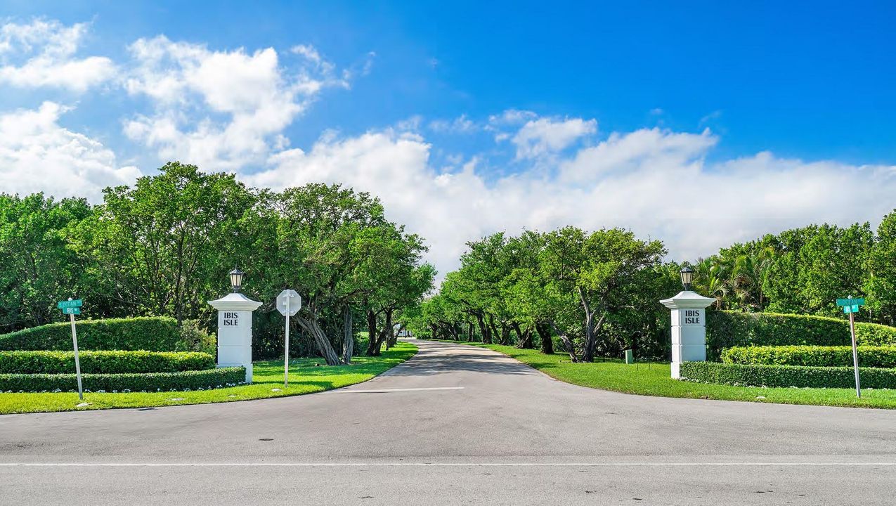 For Sale: $1,649,000 (2 beds, 2 baths, 1476 Square Feet)