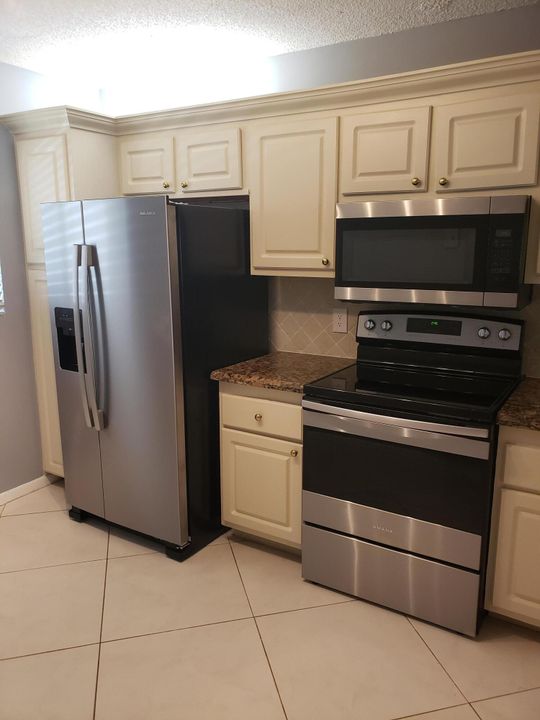 For Rent: $1,800 (2 beds, 2 baths, 1145 Square Feet)