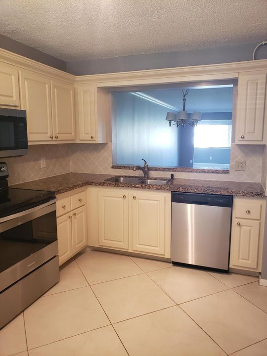 For Rent: $1,800 (2 beds, 2 baths, 1145 Square Feet)