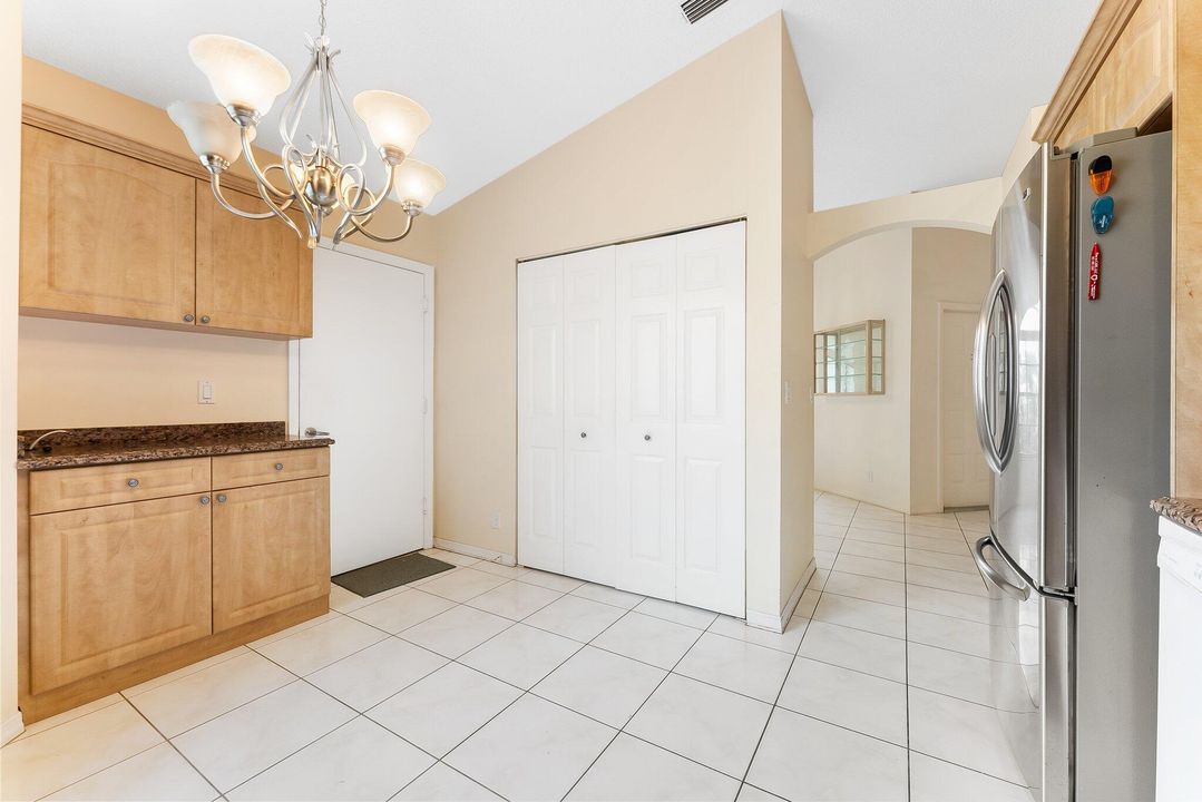 For Sale: $349,000 (3 beds, 2 baths, 1382 Square Feet)