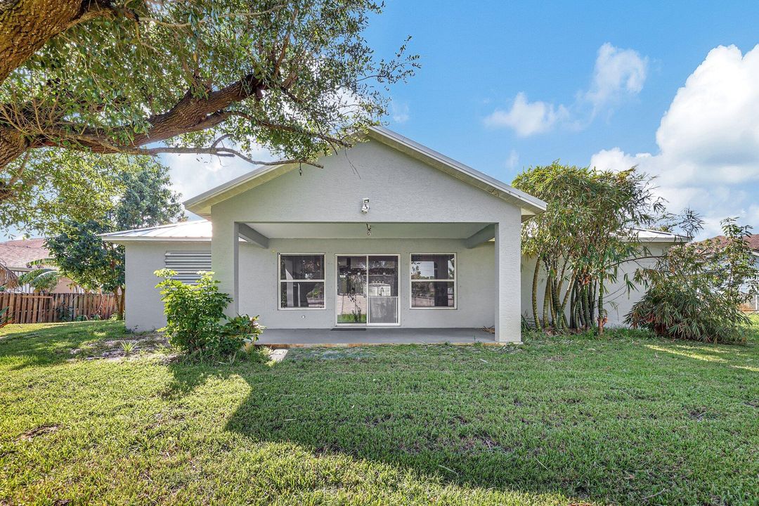 For Sale: $474,900 (4 beds, 2 baths, 2118 Square Feet)