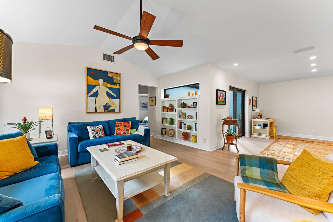 For Sale: $875,000 (2 beds, 2 baths, 1211 Square Feet)