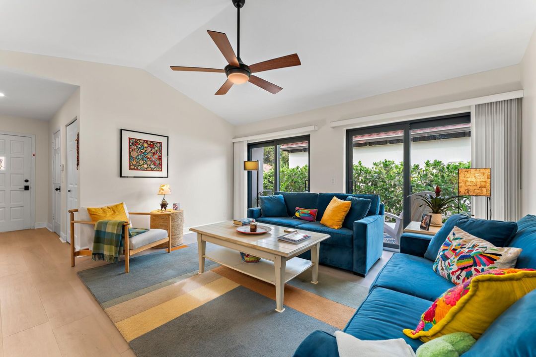 For Sale: $875,000 (2 beds, 2 baths, 1211 Square Feet)