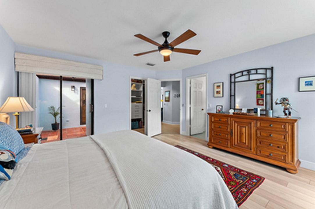 For Sale: $875,000 (2 beds, 2 baths, 1211 Square Feet)