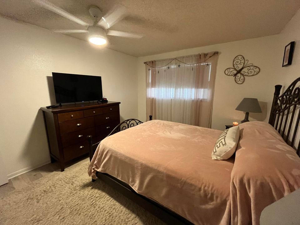 For Rent: $2,450 (2 beds, 2 baths, 883 Square Feet)