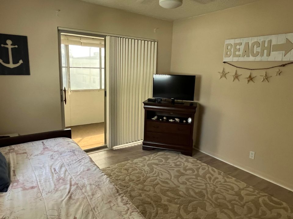 For Rent: $2,450 (2 beds, 2 baths, 883 Square Feet)