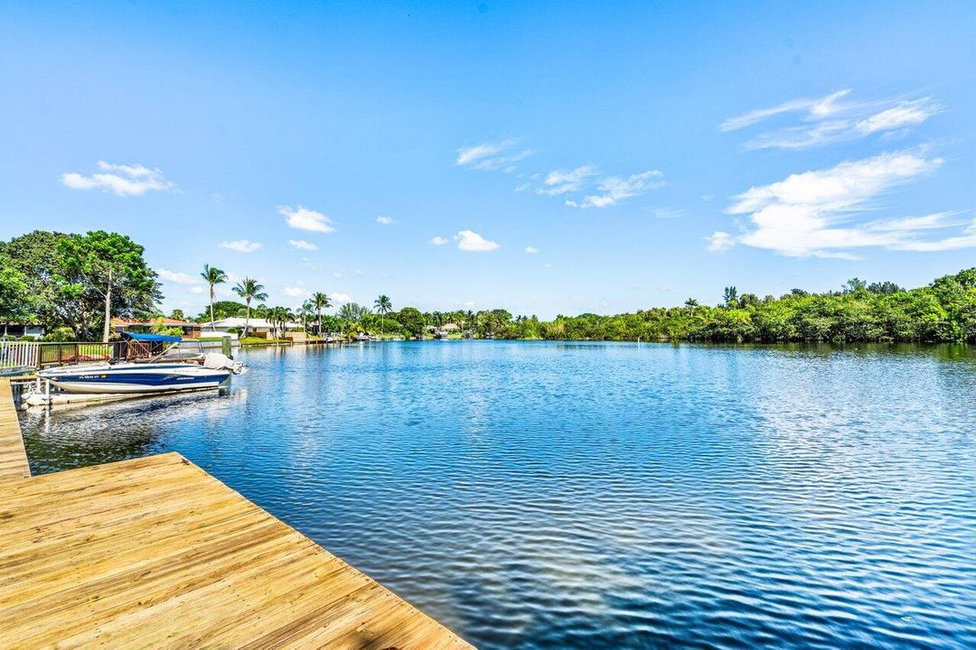 For Sale: $1,275,000 (4 beds, 2 baths, 1952 Square Feet)